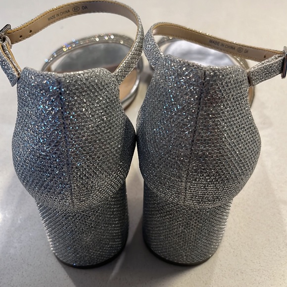 Work once ! Beautiful sparkle shoes - Picture 2 of 4
